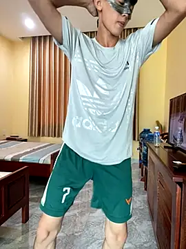 Snapshot of thienlong05 chatting on November 18, 2:17 am thienlong05 online show from November 18, 2:17 am