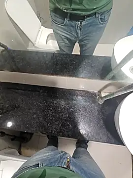 Snapshot of Gamecoc chatting on October 27, 8:18 am Gamecoc online show from October 27, 8:18 am