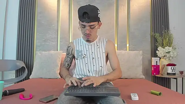 Snapshot of NikoStone_ chatting on June 30, 2:45 am NikoStone online show from June 30, 2:45 am
