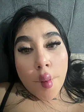 Snapshot of Sophie_Dreamss chatting on April 21, 1:42 am Sophie Dreamss online show from April 21, 1:42 am