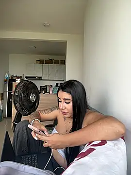 Snapshot of Sophie_Dreamss chatting on April 24, 9:28 pm Sophie Dreamss online show from April 24, 9:28 pm