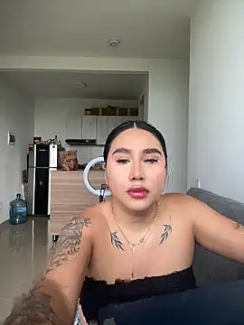 Snapshot of Sophie_Dreamss chatting on May 18, 9:20 pm Sophie Dreamss online show from May 18, 9:20 pm