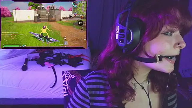 Snapshot of Violetfeverdream chatting on September 20, 3:07 am Violetfeverdream online show from September 20, 3:07 am