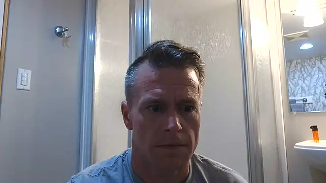 Snapshot of DILFiGuess11 chatting on June 24, 11:53 am DILFiGuess11 online show from June 24, 11:53 am