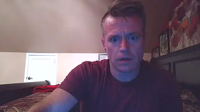 Snapshot of DILFiGuess11 chatting on June 27, 4:17 am DILFiGuess11 online show from June 27, 4:17 am