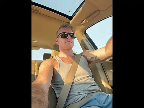 Snapshot of DILFiGuess11 chatting on July 3, 11:44 pm DILFiGuess11 online show from July 3, 11:44 pm