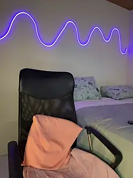 larajuli online show from March 27, 2:50 am