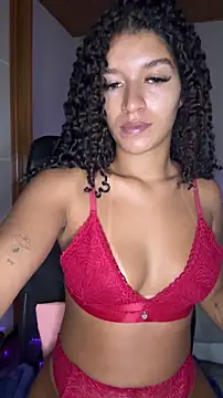 Snapshot of larajuli chatting on April 24, 3:42 am larajuli online show from April 24, 3:42 am