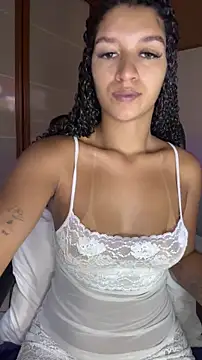 Snapshot of larajuli chatting on April 26, 7:44 pm larajuli online show from April 26, 7:44 pm