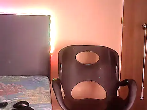 Snapshot of hot_sexyjen chatting on June 5, 12:50 am hot sexyjen online show from June 5, 12:50 am