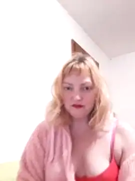 LiluLiluLilu online show from November 4, 7:02 pm