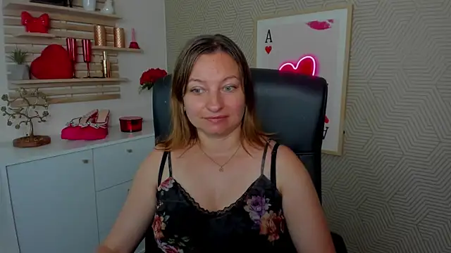 Snapshot of angelaSamt chatting on June 23, 5:49 am angelaSamt online show from June 23, 5:49 am