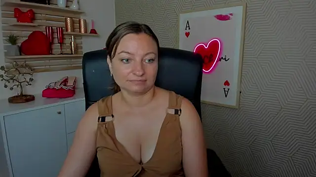 Snapshot of angelaSamt chatting on June 25, 5:34 am angelaSamt online show from June 25, 5:34 am
