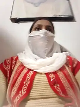 posewith online show from November 18, 3:16 pm