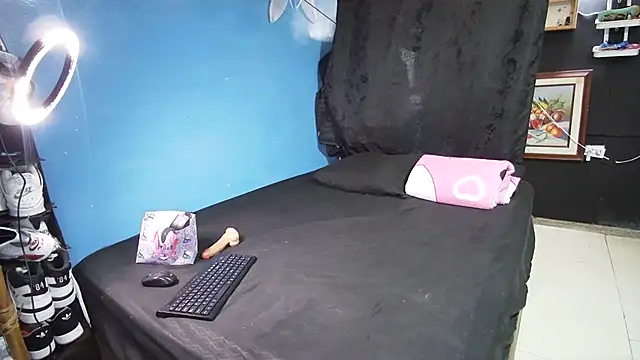 Snapshot of JoshuaMiller chatting on October 11, 7:34 pm JoshuaMiller online show from October 11, 7:34 pm