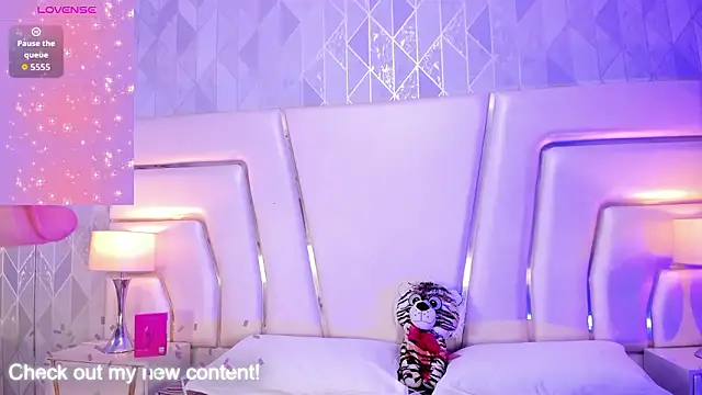 HatsaJones online show from March 7, 3:58 am