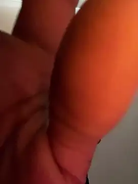 Snapshot of dmmeformerch chatting on February 18, 6:48 pm dmmeformerch online show from February 18, 6:48 pm