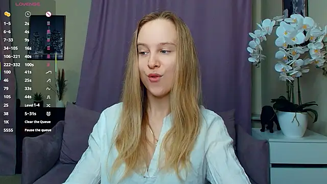 SoonMoor online show from April 3, 6:39 pm