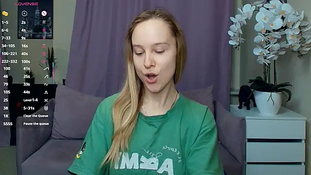 SoonMoor online show from April 4, 6:38 pm