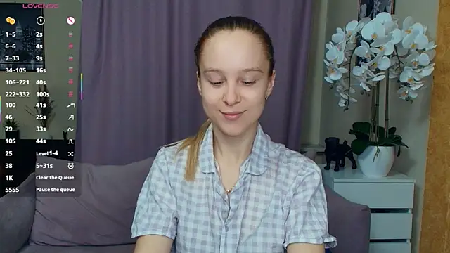 SoonMoor online show from April 20, 7:26 pm