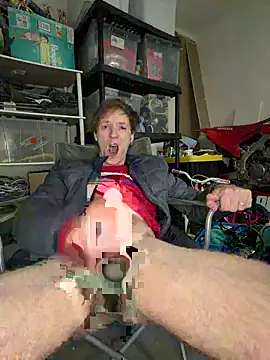 Snapshot of Badstepson33 chatting on February 7, 7:12 am Badstepson33 online show from February 7, 7:12 am