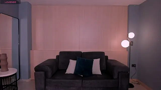 MayaMoretti  online show from March 31, 4:02 am