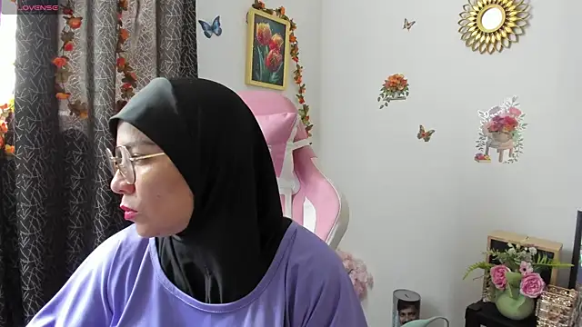Snapshot of dalila_kemur chatting on May 25, 2:45 pm dalila kemur online show from May 25, 2:45 pm