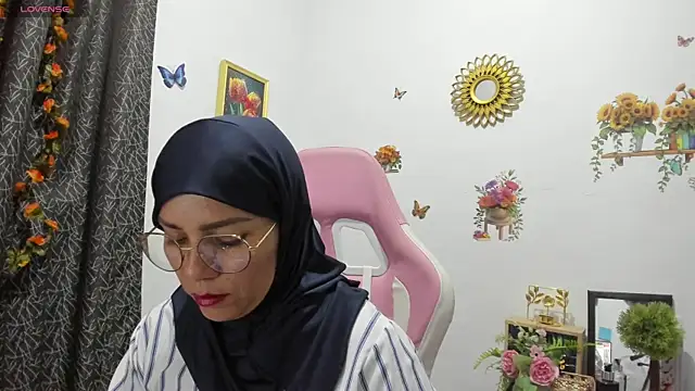 Snapshot of dalila_kemur chatting on June 13, 3:48 am dalila kemur online show from June 13, 3:48 am
