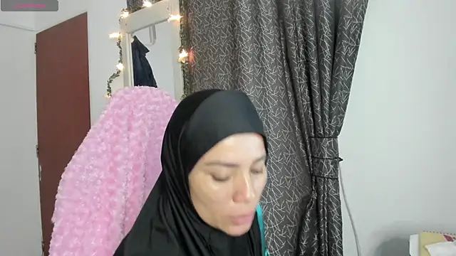 Snapshot of dalila_kemur chatting on July 10, 3:36 pm dalila kemur online show from July 10, 3:36 pm