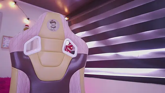 Rebecah 1 online show from December 22, 1:41 pm