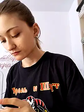 LillySvon online show from March 23, 3:27 pm