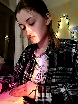 LillySvon online show from April 8, 8:42 pm