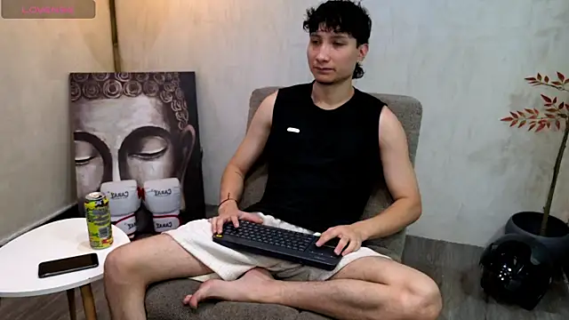Snapshot of enzo_steel chatting on June 5, 8:47 pm enzo steel online show from June 5, 8:47 pm