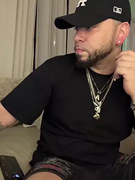 Snapshot of Brownroyal chatting on September 16, 11:44 am Brownroyal online show from September 16, 11:44 am