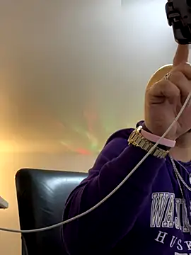 Snapshot of Brownroyal chatting on October 19, 4:35 am Brownroyal online show from October 19, 4:35 am