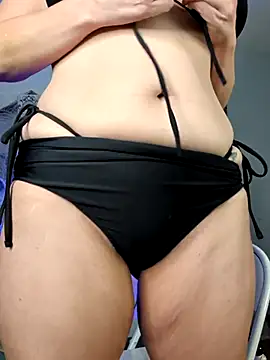 Snapshot of CassandraChaos chatting on October 22, 3:18 am CassandraChaos online show from October 22, 3:18 am