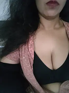 Snapshot of Deepa_Sharma143 chatting on July 6, 1:35 am Deepa Sharma143 online show from July 6, 1:35 am