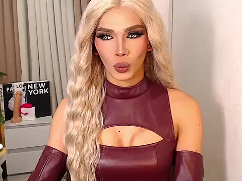 Snapshot of Miss_Cataluna69 chatting on November 19, 9:15 pm Miss Cataluna69 online show from November 19, 9:15 pm