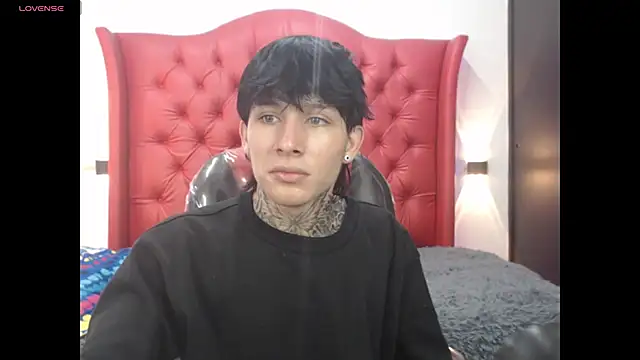 Snapshot of Iantwink18 chatting on March 7, 8:50 pm Iantwink18 online show from March 7, 8:50 pm