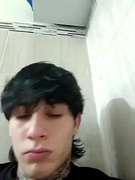 Snapshot of Iantwink18 chatting on March 24, 3:33 am Iantwink18 online show from March 24, 3:33 am