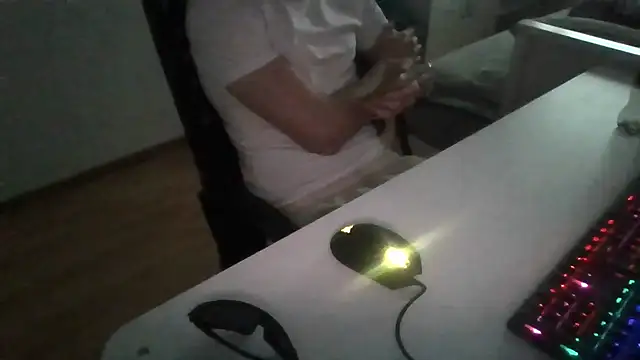 elox33 online show from April 17, 7:00 am