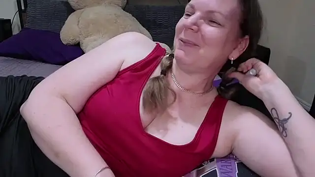 aussiepeaches online show from February 9, 1:37 pm