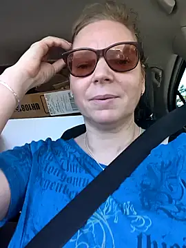 aussiepeaches online show from April 8, 3:06 am