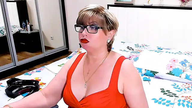 Snapshot of HappyWoman chatting on October 25, 8:25 pm HappyWoman online show from October 25, 8:25 pm