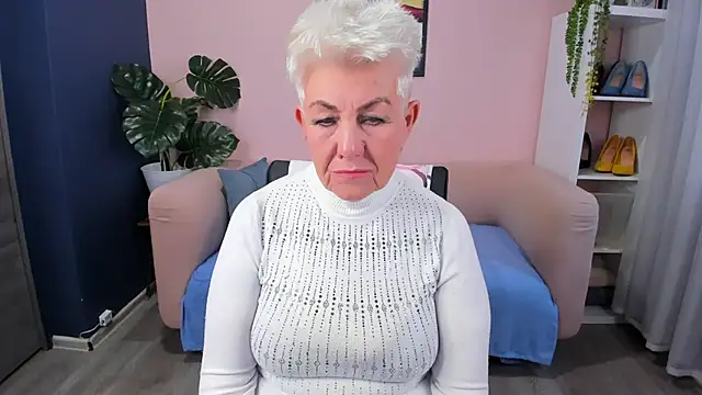 HotandMature online show from November 5, 8:25 am