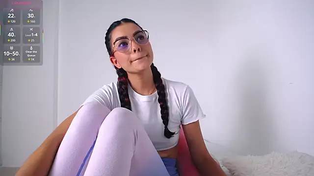emilytolson  online show from October 10, 6:29 pm