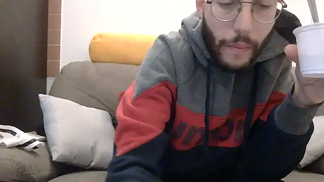 Amicisegreti online show from January 18, 6:39 am