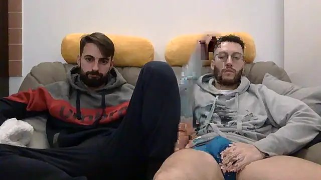 Amicisegreti online show from February 7, 8:45 pm