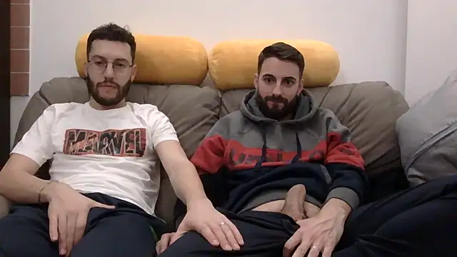 Amicisegreti online show from February 24, 8:40 pm