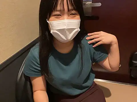 Snapshot of hikiwarinatto_xoxo chatting on October 2, 10:33 am hikiwarinatto xoxo online show from October 2, 10:33 am